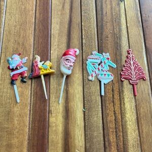 Vintage cupcake cake toppers.​